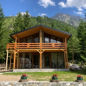 Bujtina Arturi , Valbone Albania